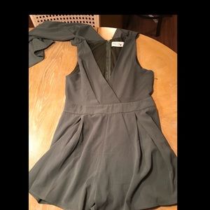 Charlie O by Kinnucan Olive Romper NWT sz LG